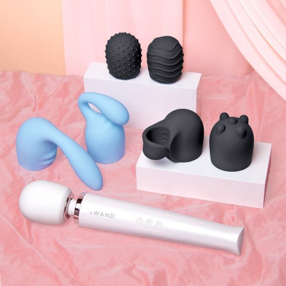 Le Wand - Le Wand Massagers + Attachments Bundle - White - Yonifyer